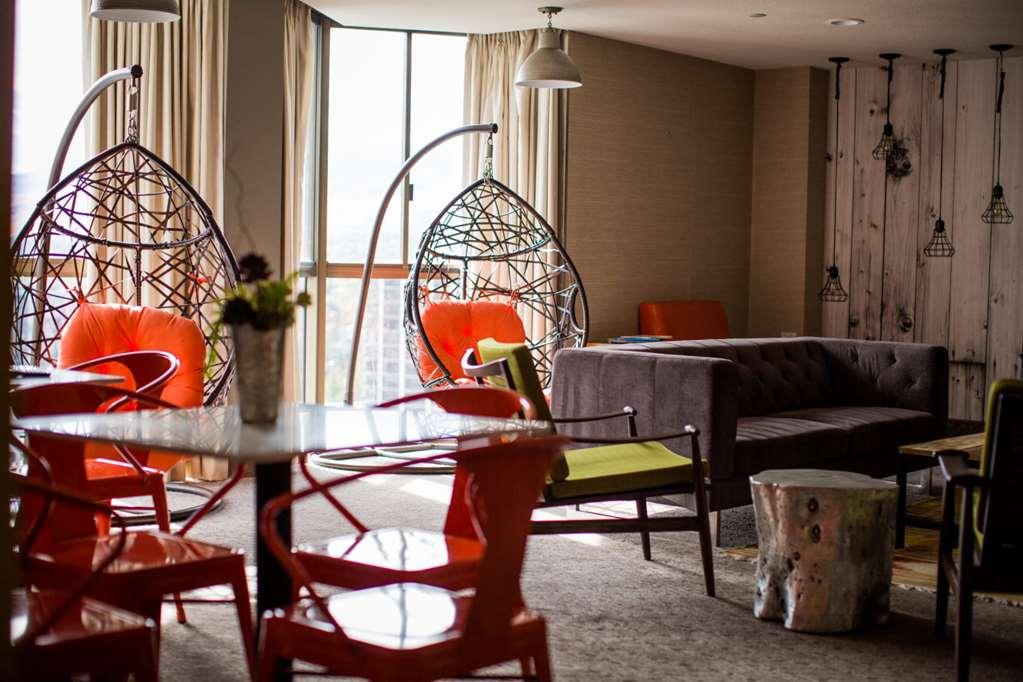 Whitney Peak Hotel Reno, Tapestry Collection By Hilton Phòng bức ảnh